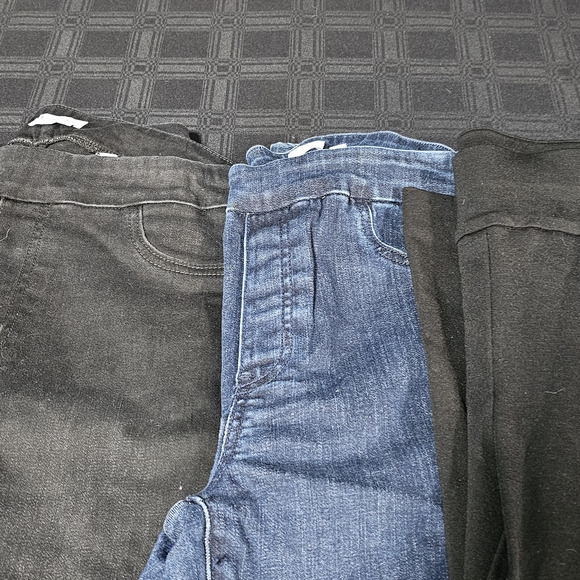 Reitmans Pants and Tops Collection - Picture 2 of 6